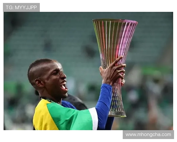 全球雕像最多的足球明星揭晓他的传奇人生与成就 全球雕像最多的足球明星揭晓他的传奇人生与成就