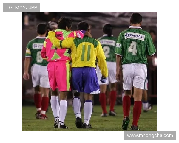 独狼足球明星的传奇之路与孤独背后的奋斗故事