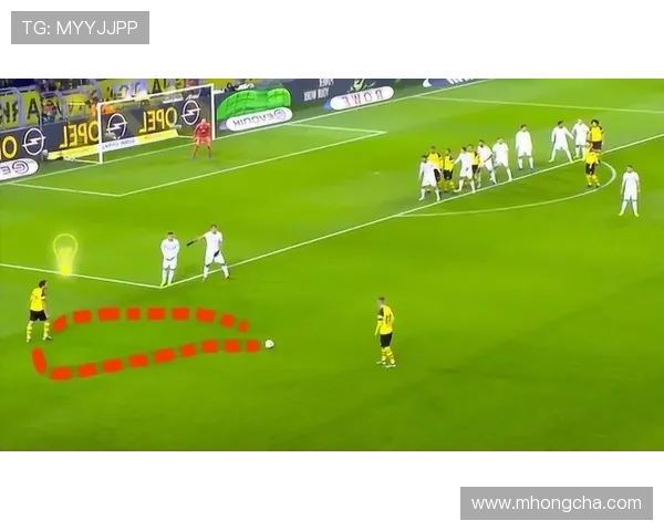 足球明星气球造型图展现运动魅力与创意艺术的完美结合