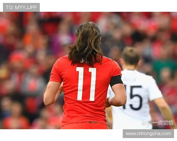 足球明星贝尔的秃头照片引发热议球迷们的不同反应和讨论